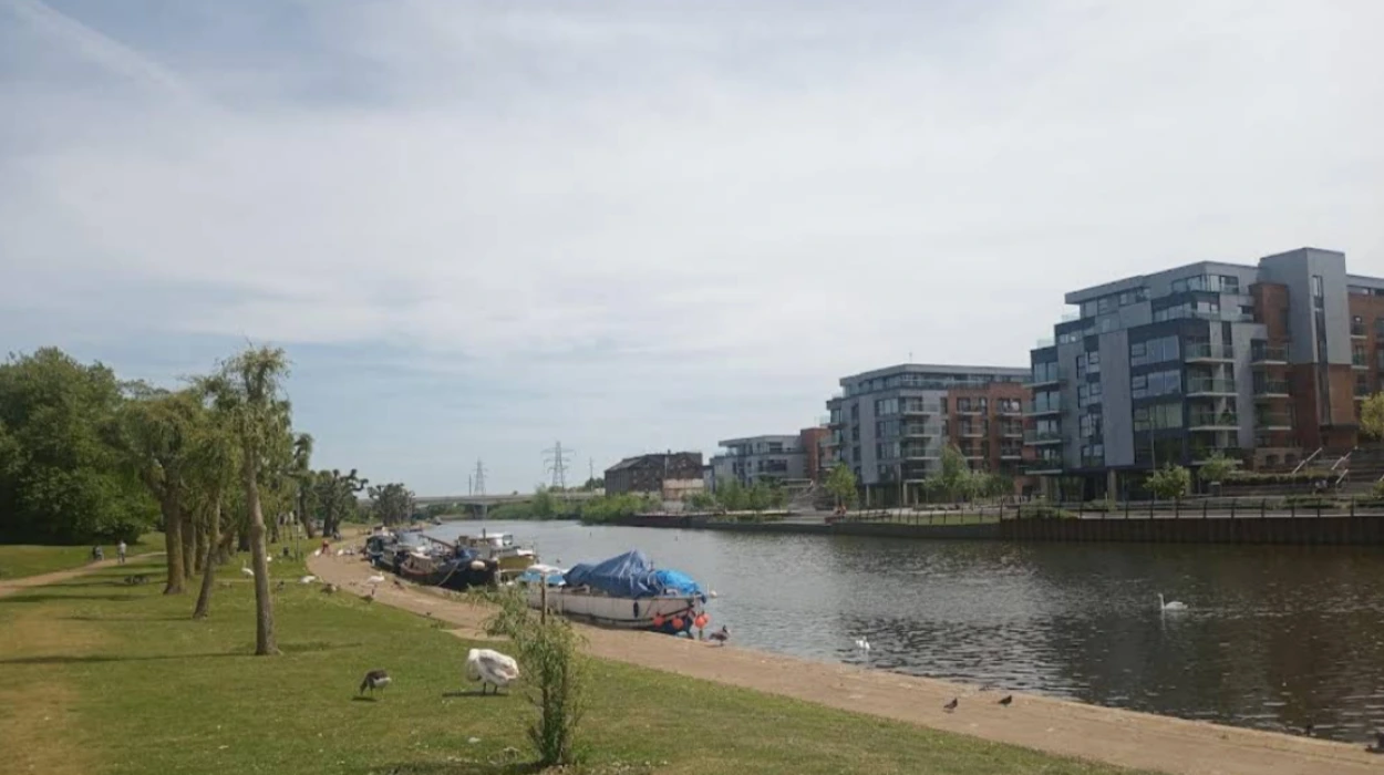 Authorities recover body from Cambridgeshire river