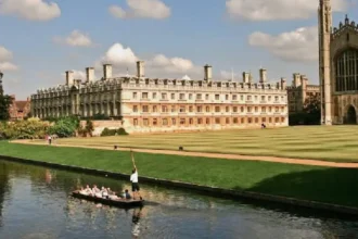 What Is the Definitive Guide to Cambridge Punting for Global Travelers