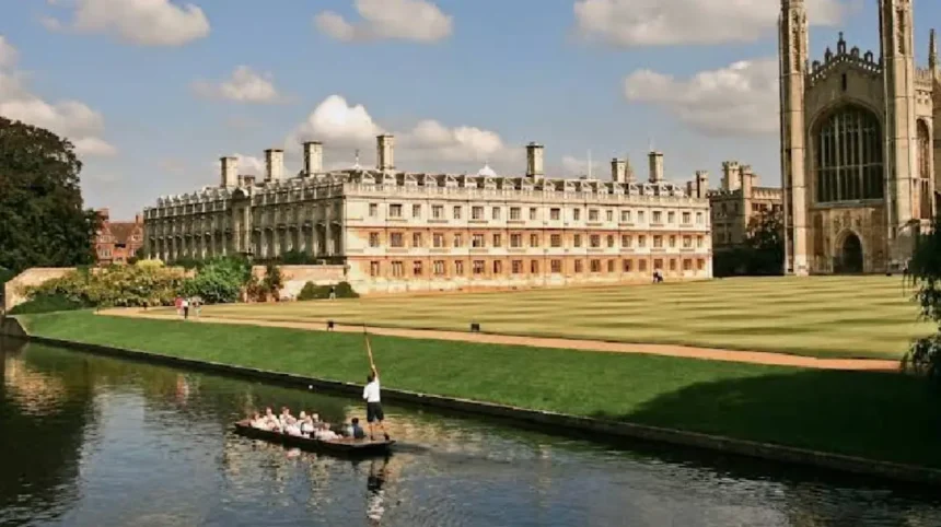 What Is the Definitive Guide to Cambridge Punting for Global Travelers