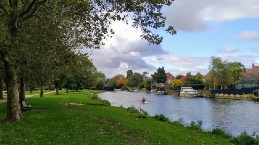 What Makes the Stourbridge Common to Fen Ditton Scenic Riverside Walking Trail Worth Exploring